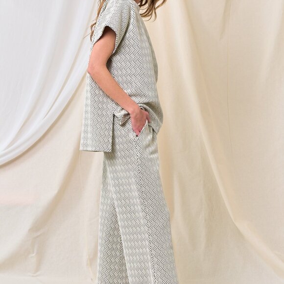 NWT Plus Black & White Patterned Top - Picture 5 of 8